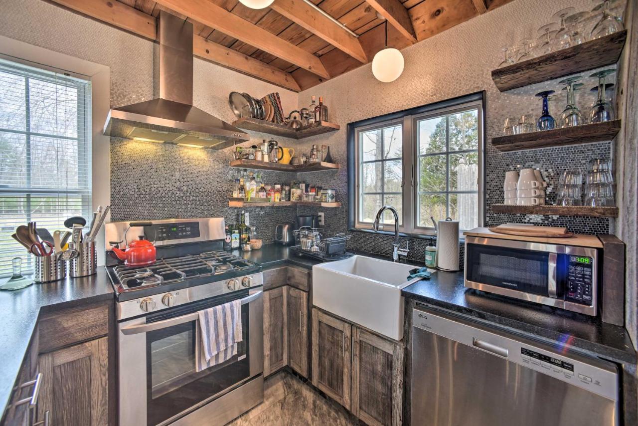 Charming Cottage With Yard - 2 Mi To Tinker St! وودستوك المظهر الخارجي الصورة