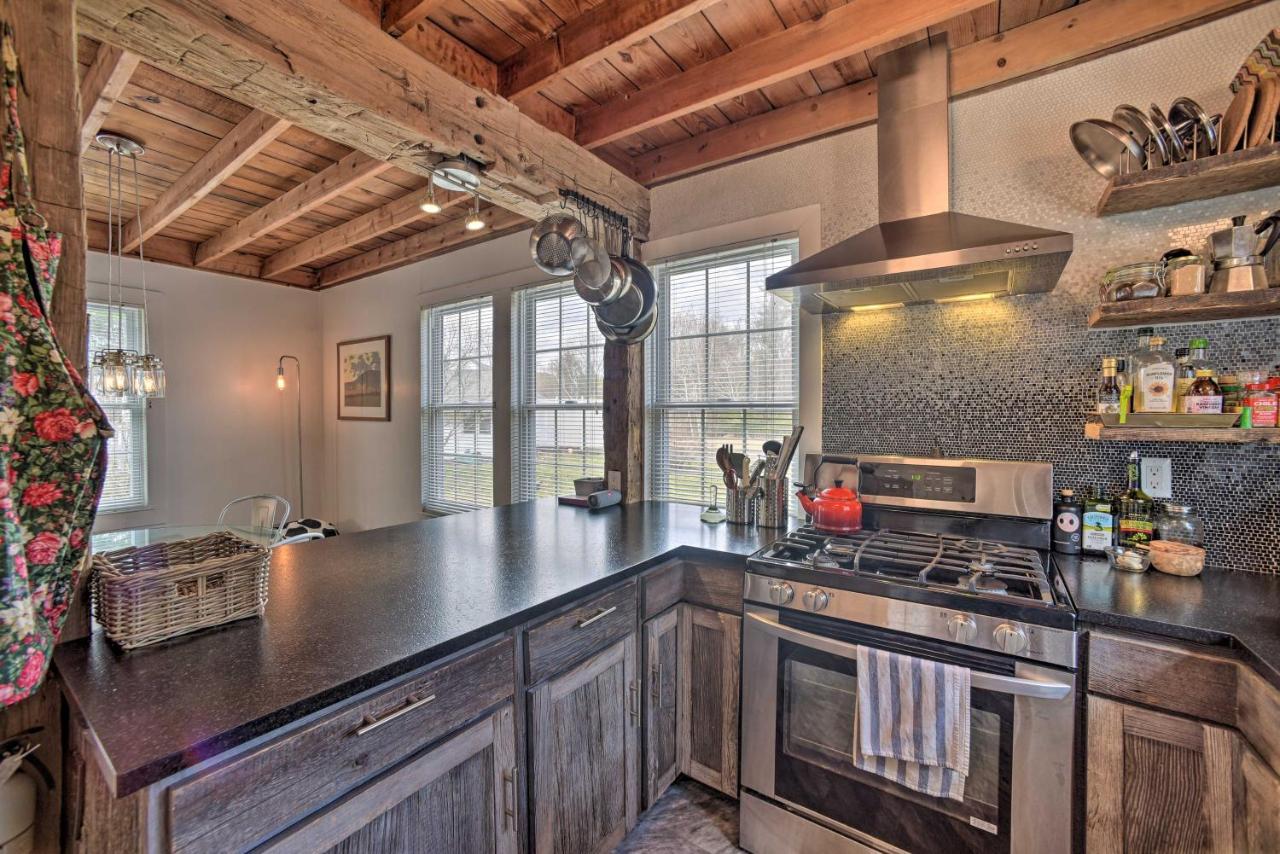 Charming Cottage With Yard - 2 Mi To Tinker St! وودستوك المظهر الخارجي الصورة