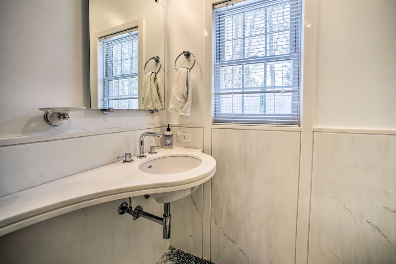 Charming Cottage With Yard - 2 Mi To Tinker St! وودستوك المظهر الخارجي الصورة